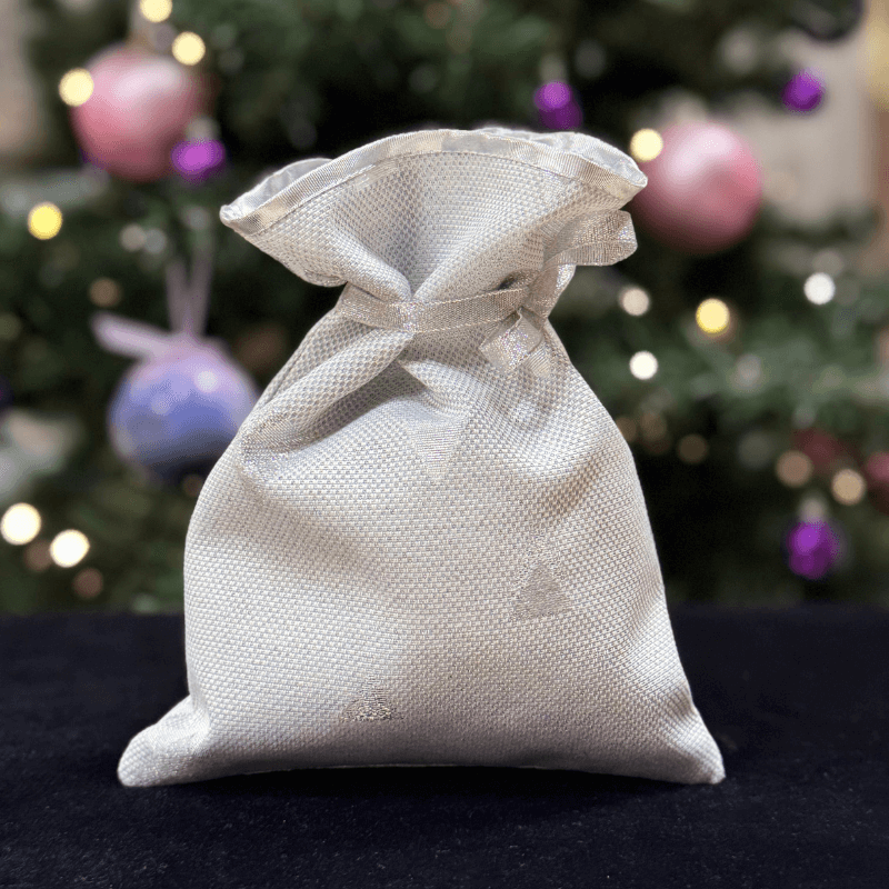 Dāvanu maisiņš 23x18cm – rombi un Ziemassvētku rotājums
