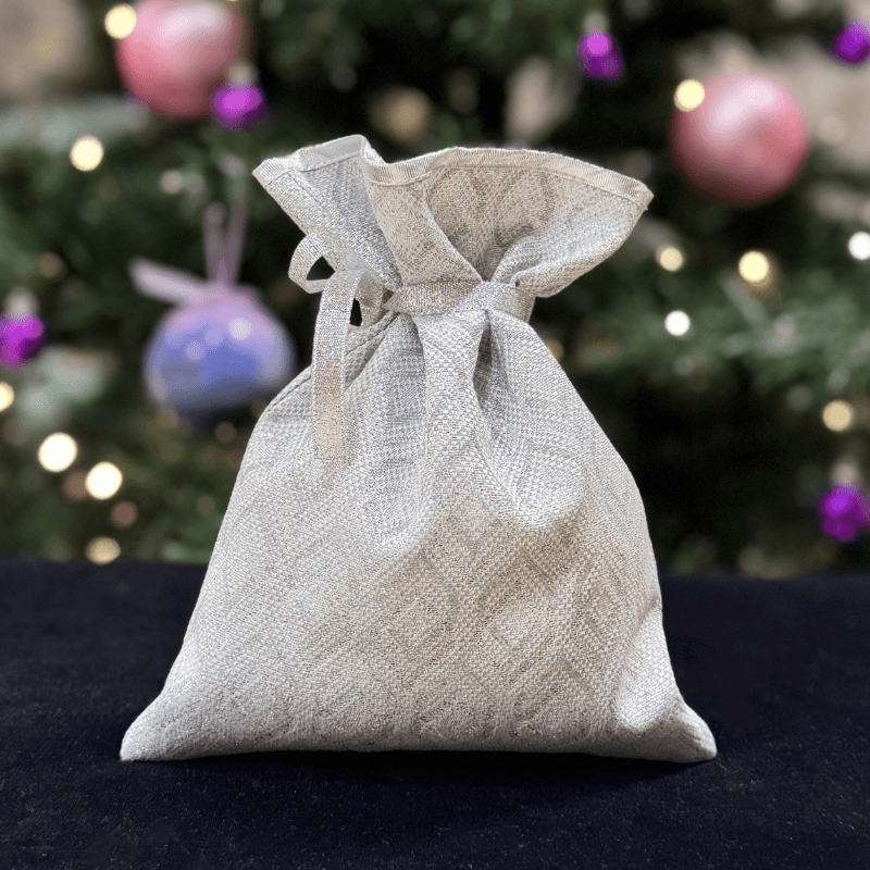 Dāvanu maisiņš 23x18cm – rombi un Ziemassvētku rotājums