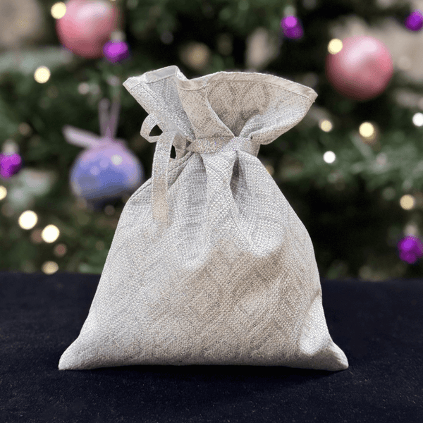 Dāvanu maisiņš 23x18cm – rombi un Ziemassvētku rotājums