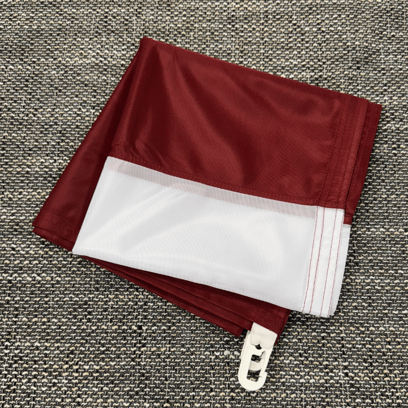 Latvijas karogs 100x200cm ar karabīnēm – mastam