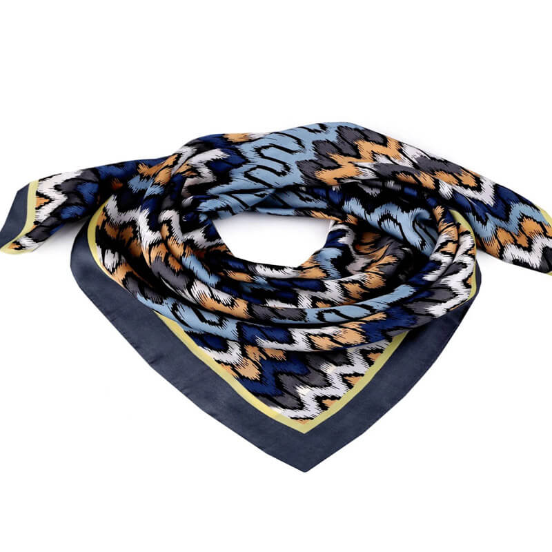 Satīna lakats 70x70cm – zigzag raksts