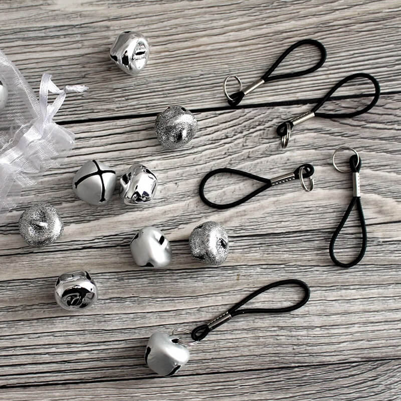 Elastic charm cord with ring