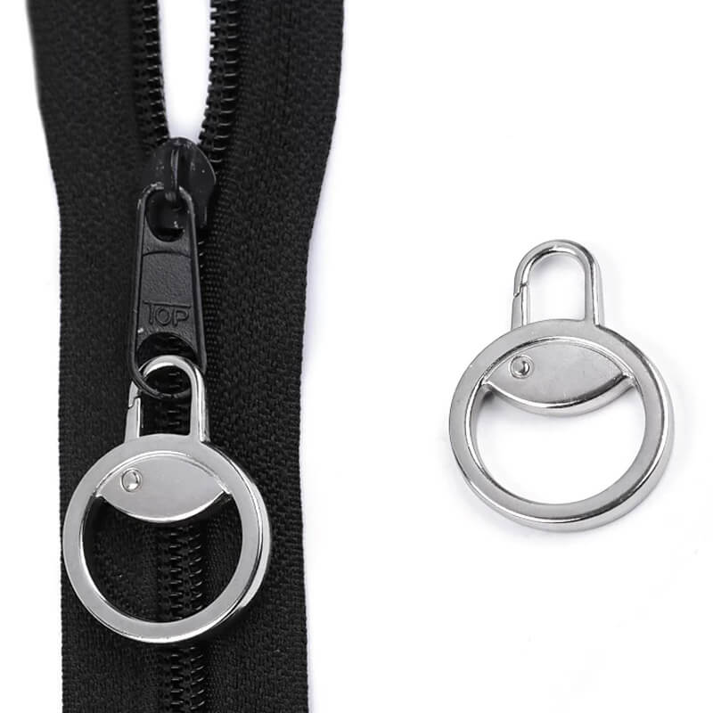 Charm / carabiner / zipper pull 890134