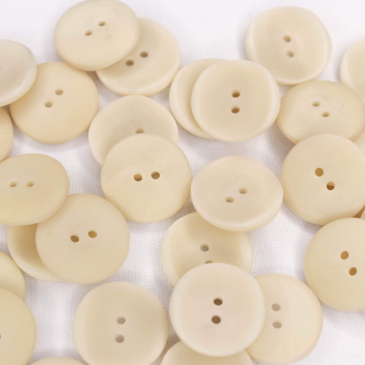Plastmasas poga Ø22mm - krēmkrāsā