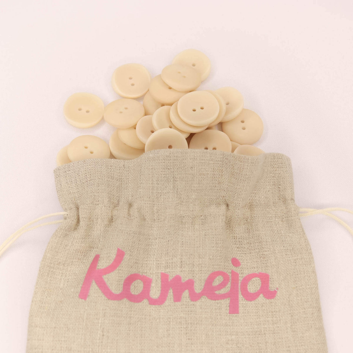 Plastmasas poga Ø22mm - krēmkrāsā