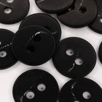 Plastmasas poga Ø38mm - melna ar rakstiņu