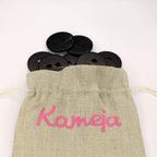 Plastmasas poga Ø38mm - melna ar rakstiņu