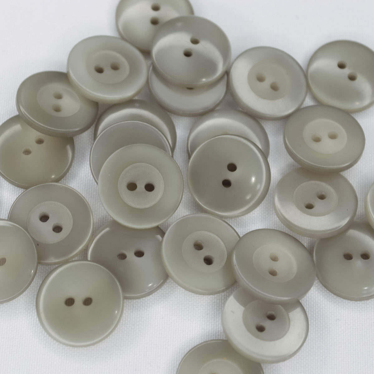 Plastmasas poga Ø20mm - gaiši pelēcīga