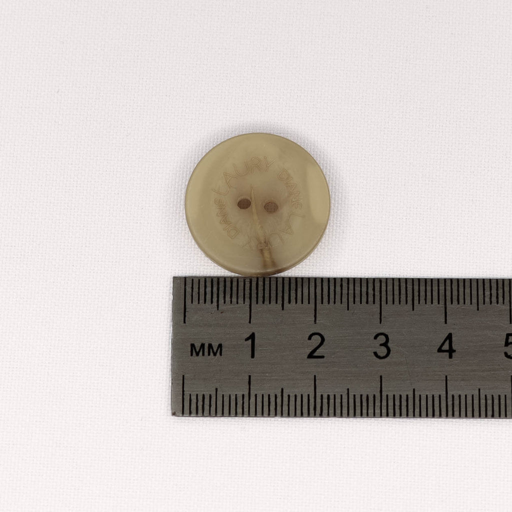 Plastmasas poga Ø23mm - bēša ar uzrakstu