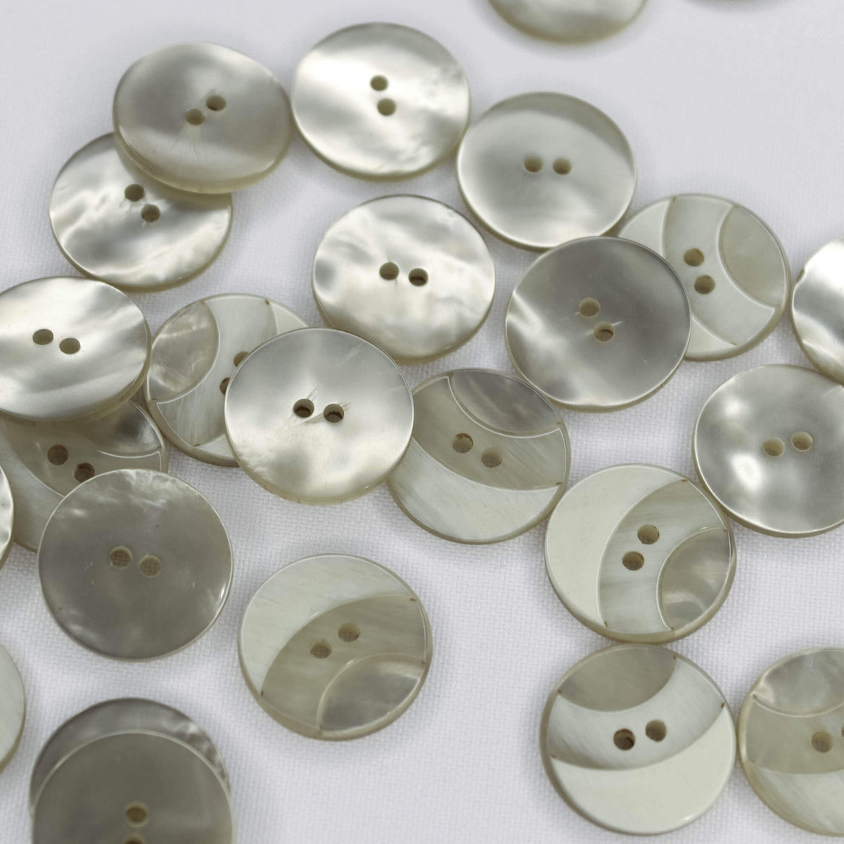 Plastmasas poga Ø20mm - pelēcīga perlamutra