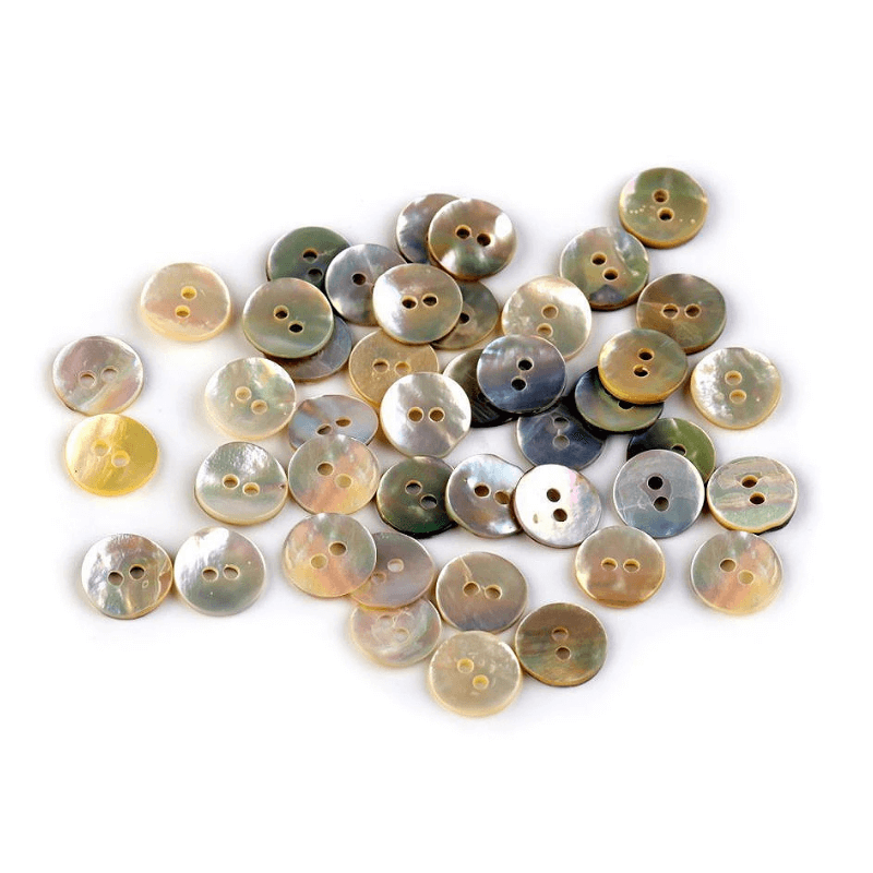 Natural mother-of-pearl buttons 16', 28', 32'