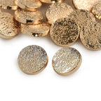 Metal buttons on the leg - gold