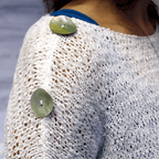 Natural mother-of-pearl buttons 16', 28', 32'