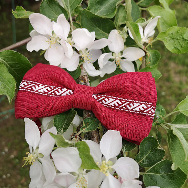 Linu auduma bērnu tauriņš - tumši sarkans ar bordo Ūsiņa zīmes lentu